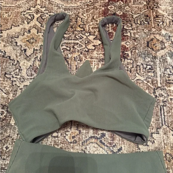 Beach Riot army green swimsuit never worn - Picture 9 of 10